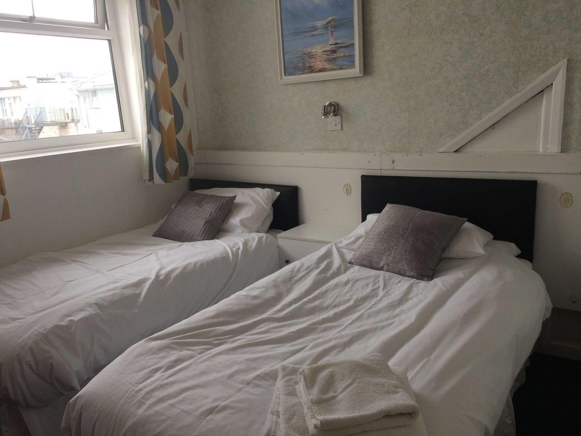 St Weonards Bed and Breakfast Paignton Εξωτερικό φωτογραφία